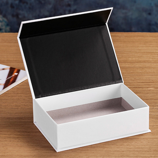 fliptop magnetic closure packaging